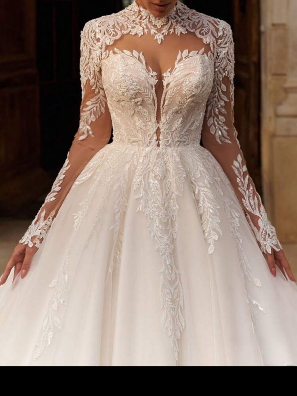 Elegant Lace Wedding Dress – Size Small